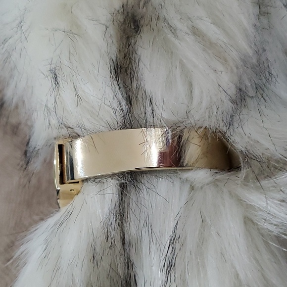 VINTAGE STUDIO TIME QUARTZ WATCH ROUND BLACK FACE GOLD CUFF HINGE BANGLE - Picture 2 of 6